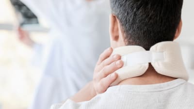 injured man wearing a cervical collar