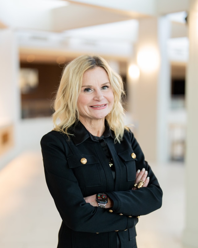 Beth Findsen Senior Associate