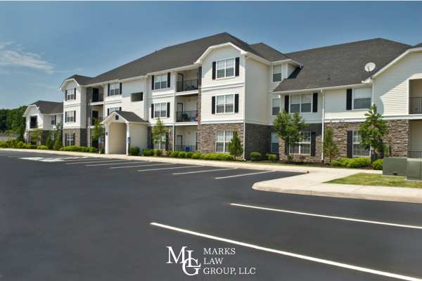 a picture of the outside of an apartment building