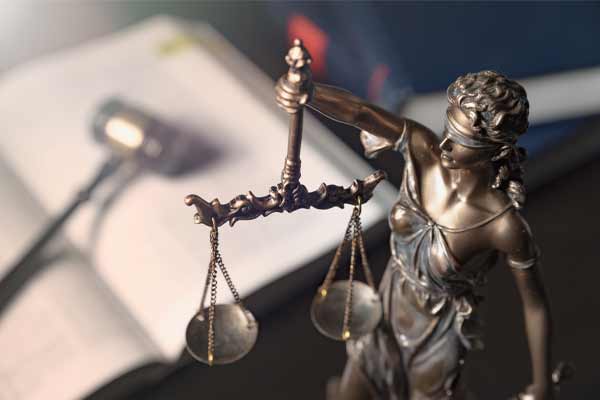 lawyer-vs-public-defender-2