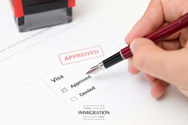 a USCIS employee approving an o-1 visa application