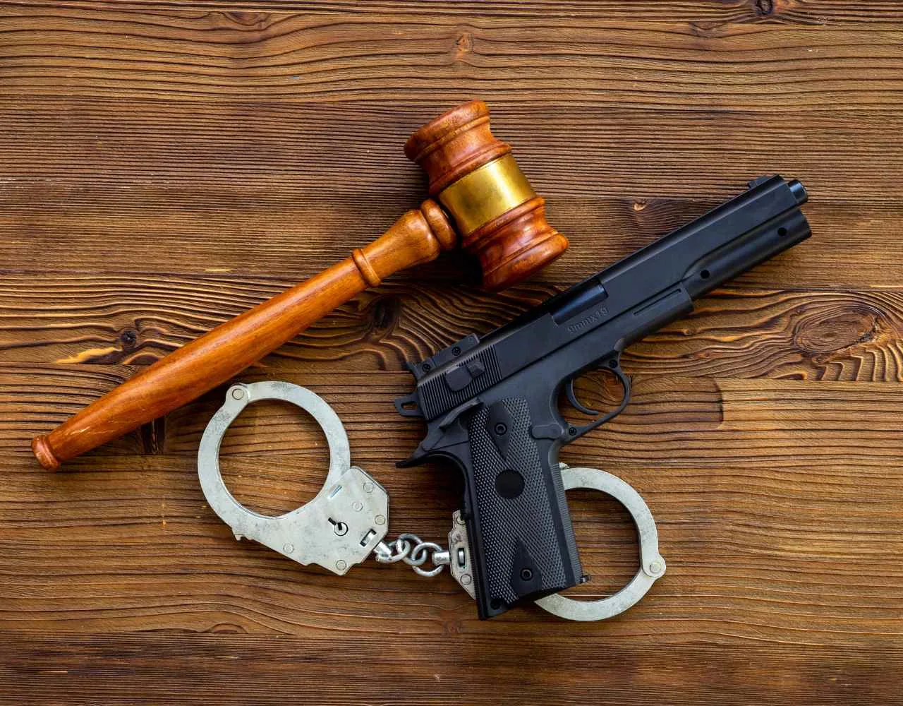 possession_of_a_weapon_by_a_felon_featured_63b0d3edeb