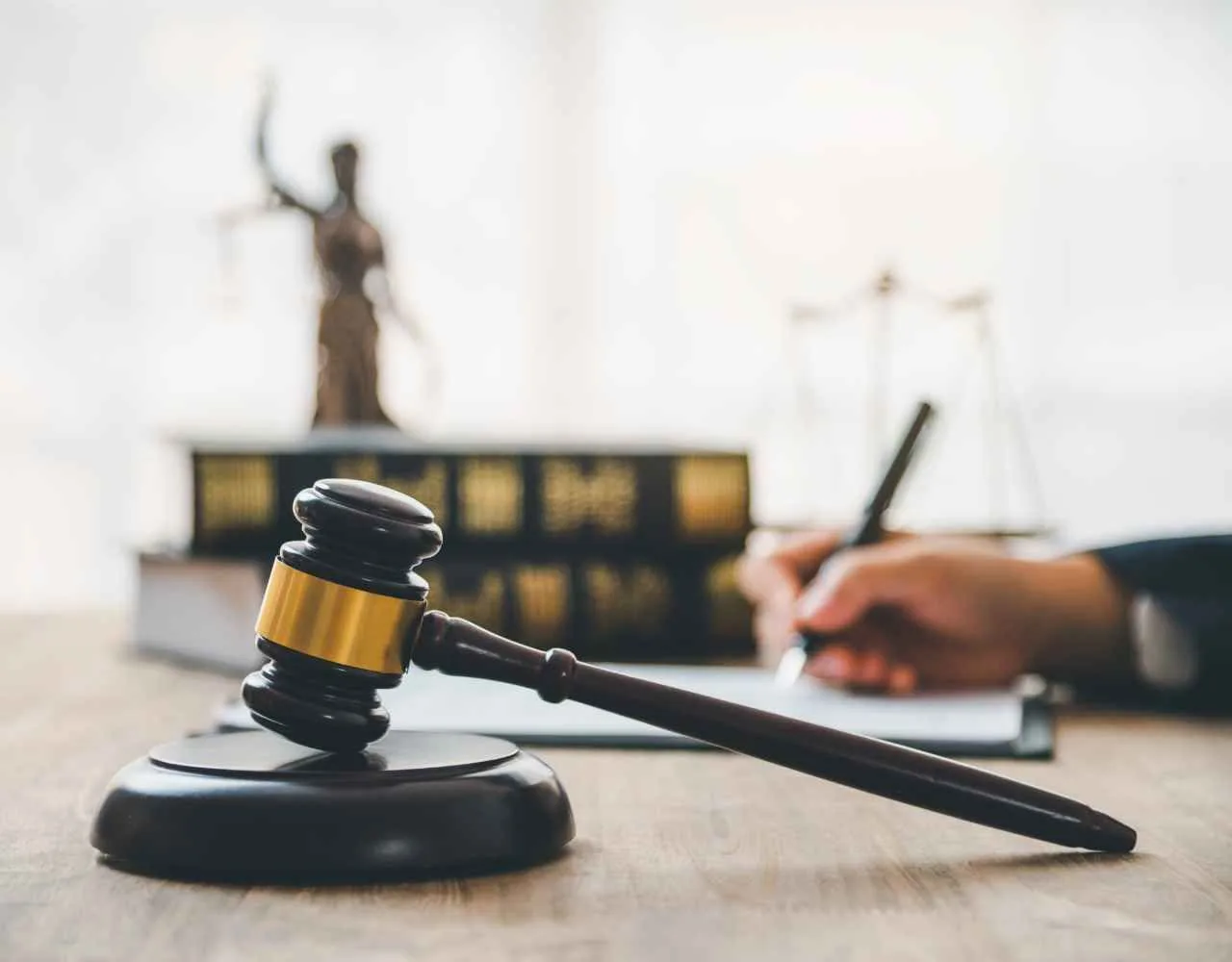 hire_a_federal_criminal_defense_lawyer_featured_d4f87da795