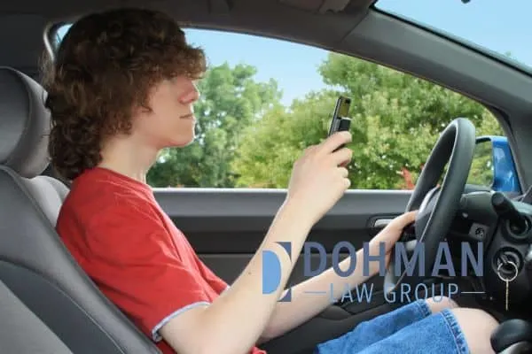a teenager at risk because he's texting and driving