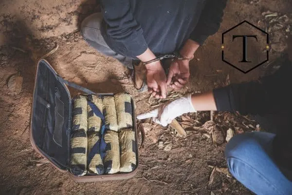 alguien arrestado por tráfico de drogas