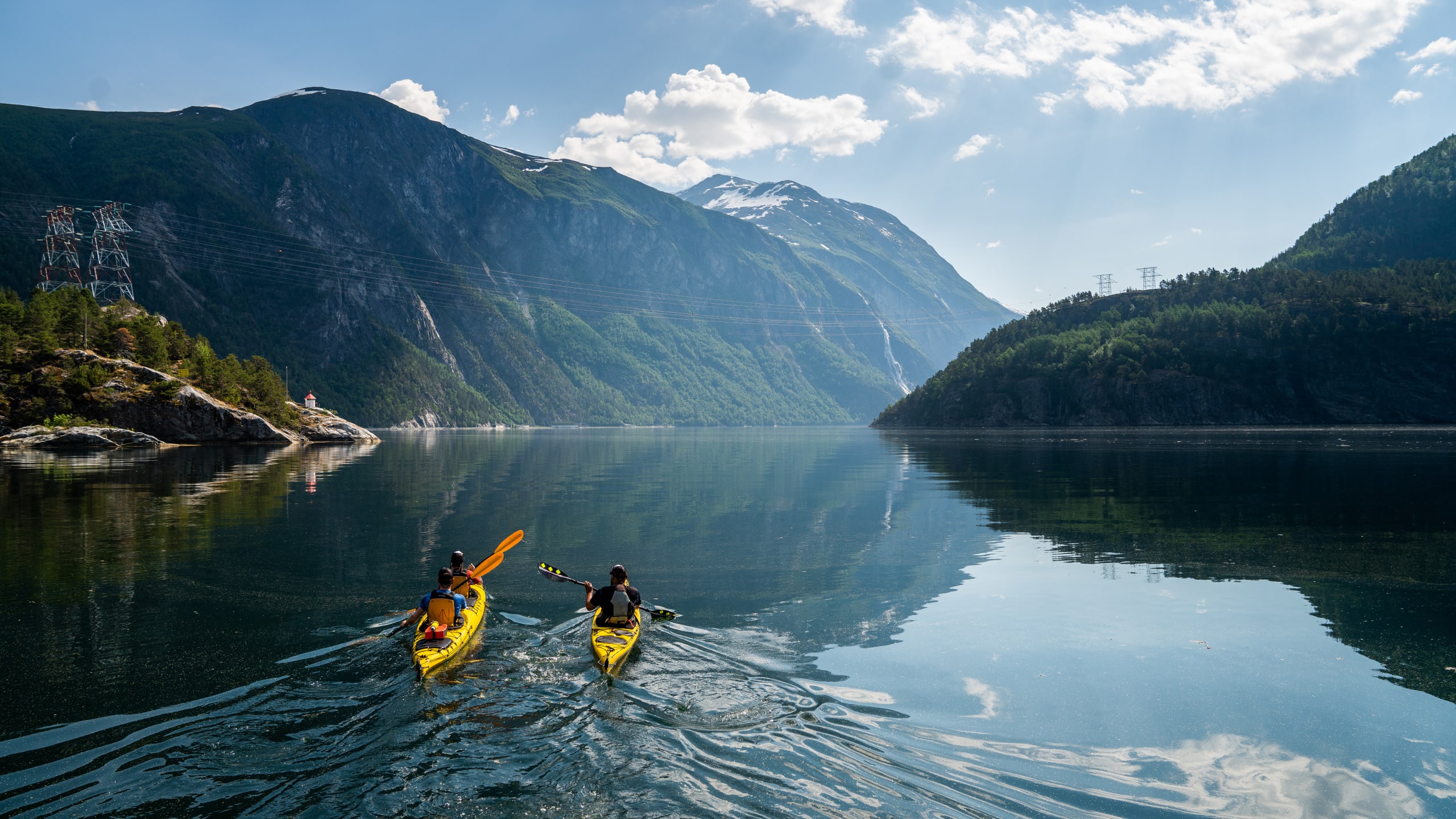Kayaking tour in the Nordalsfjord and the UNESCO-listed Tafjord