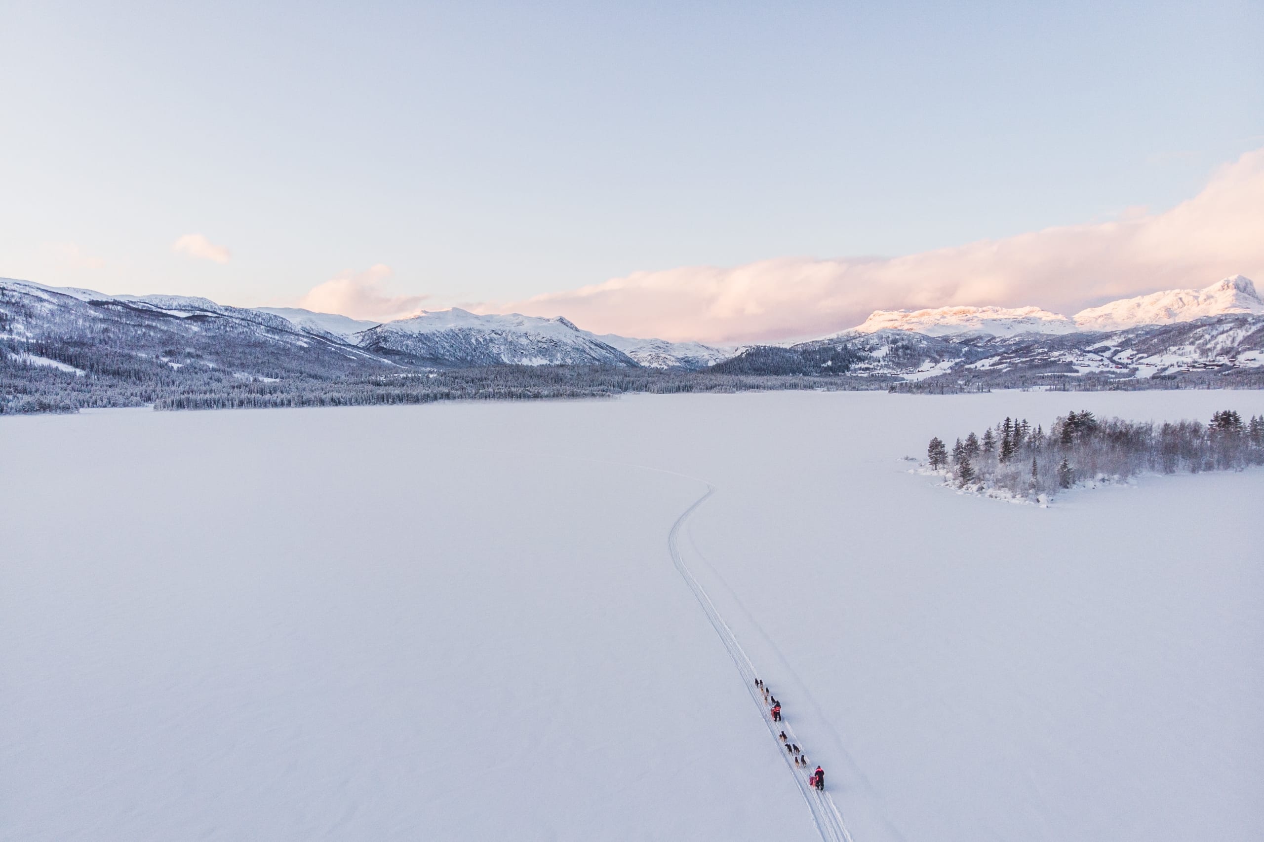 Panorama view of dog sledding at Beitostølen