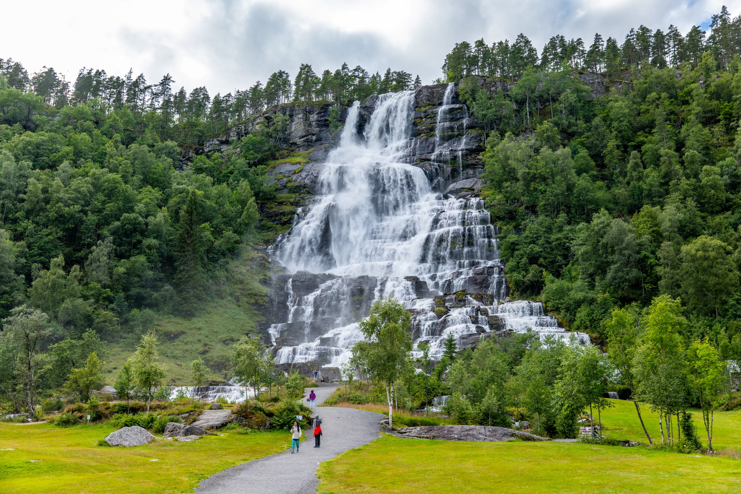 Tvindefossen waterfall