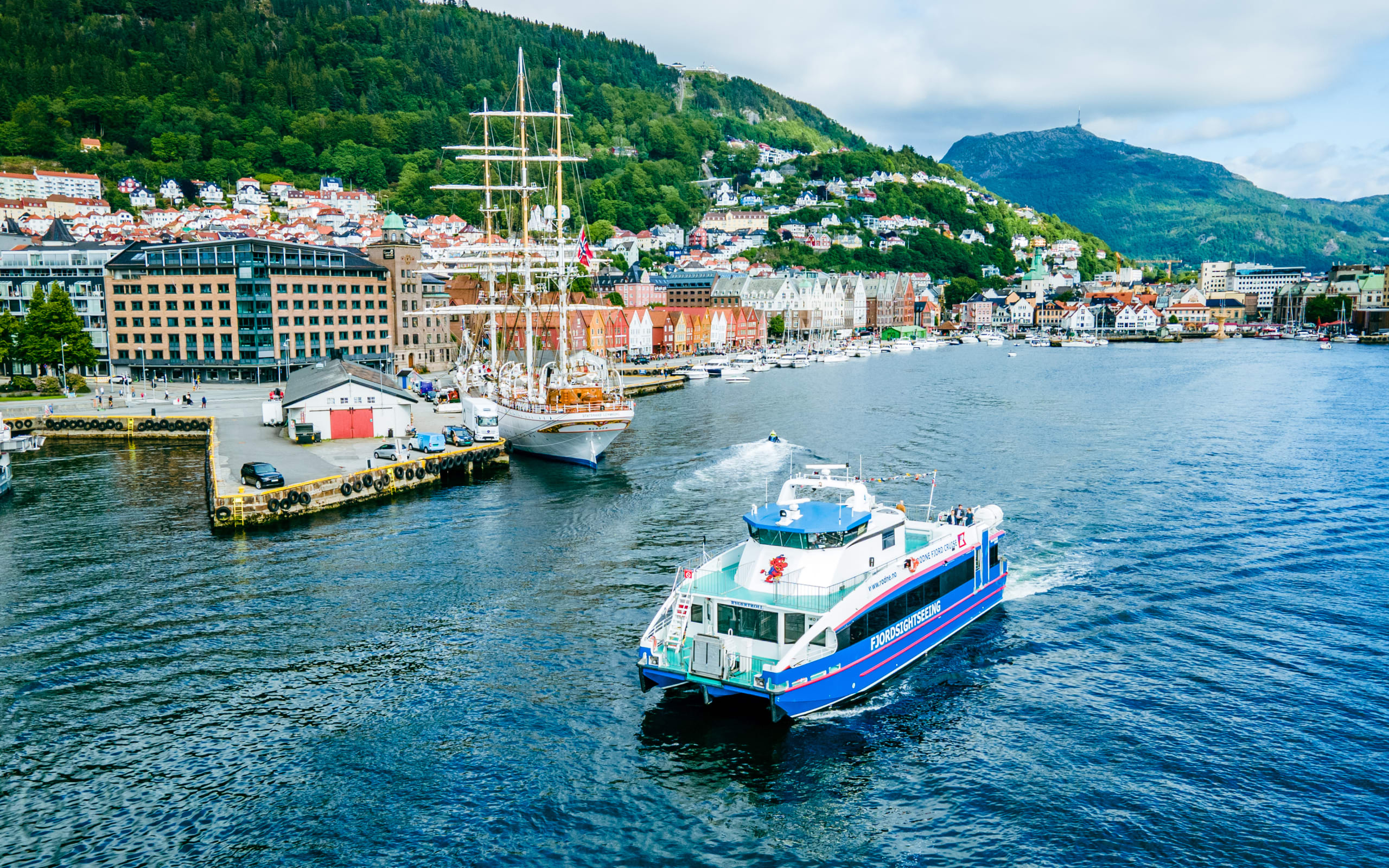 Fjord cruise from Bergen to Bekkjarvik