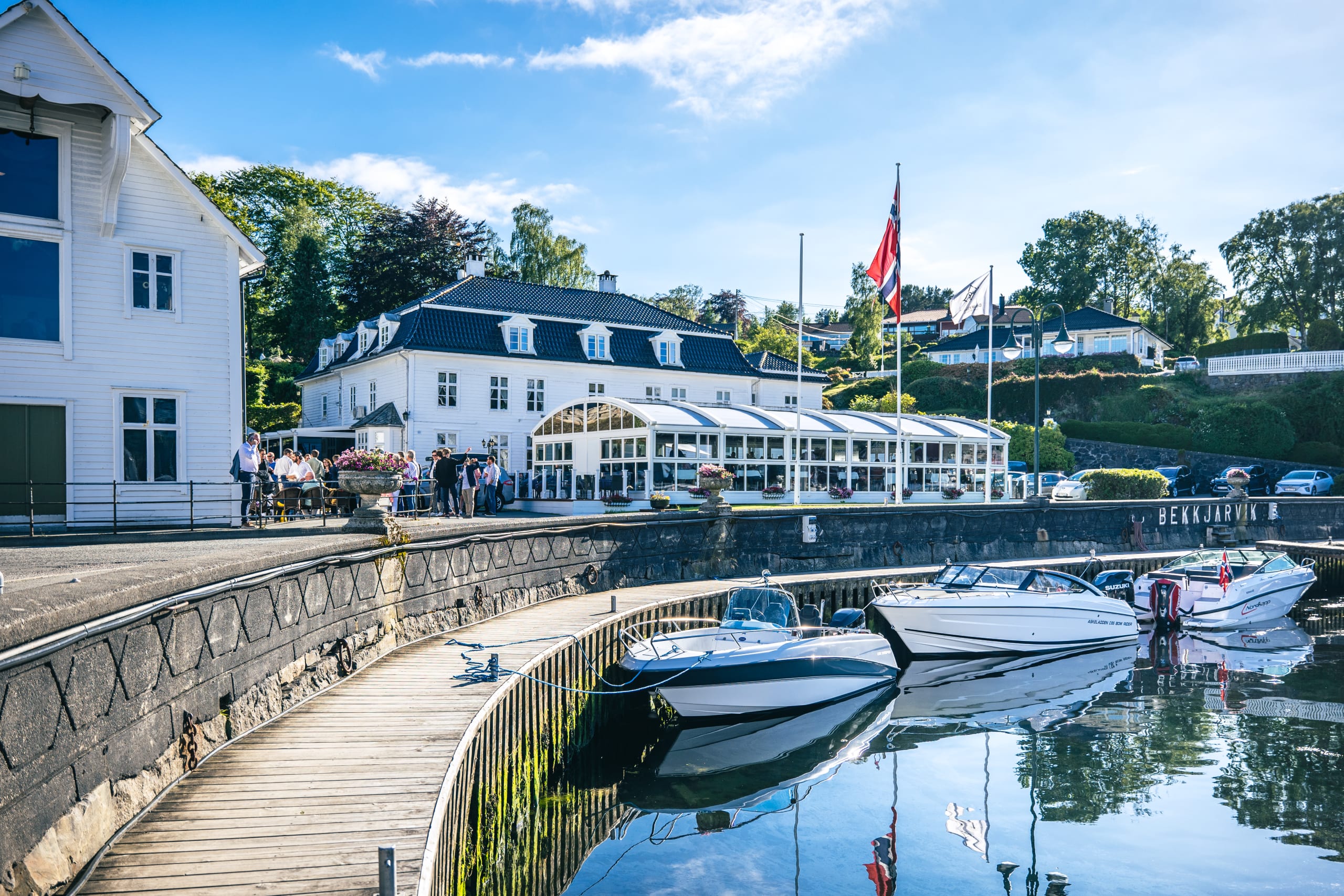 Bekkjarvik marina and Gjestgiveri