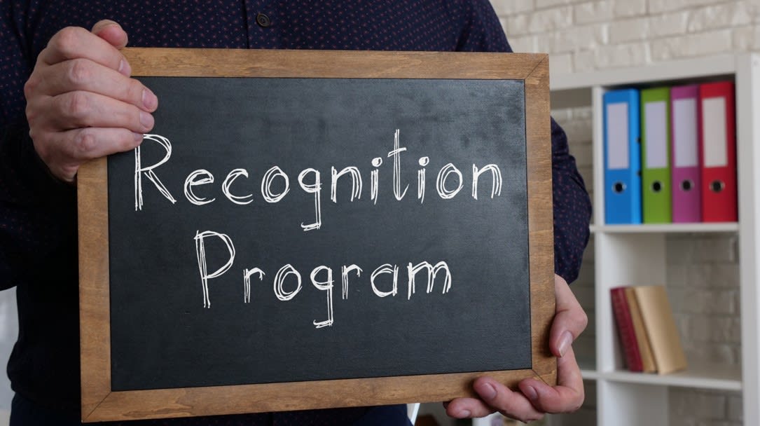 Why Should Clients Practice Freelancers Recognition? 6 Ways How This Is Done