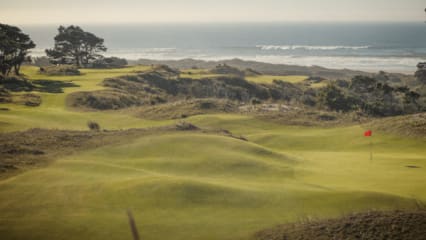 Linksgolf neben dem Pazifik Das Bandon Dunes Resort bietet mit seinen 72 Löchern in feinster Linksgolf-Manier hin und wieder einmal ein Turnier an bei dem man gleich alle vier Plätze an einem Tag spielen kann.(Foto: Instagram/bandondunesgolf)