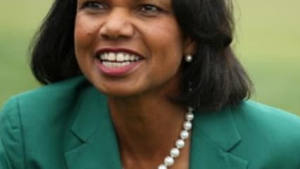 Die erste Frau der Welt   Eine Frau im grünen Jacket? Darauf musste die Welt lange warten, doch im August 2012 war es endlich soweit: Mit Condoleezza Rice und Darla Moore wurden zwei der renomiertesten amerikanischen Personen weiblichen Geschlechts in den erlauchten Club aufgenommen. Doch an einer Sache hapert es noch ... (Foto: Getty)