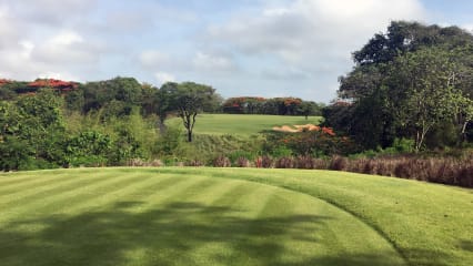 Bali National Golf Club Gleich zu Beginn der Runde wollen Höhenunterschiede überwunden werden.(Foto: Golf Post)