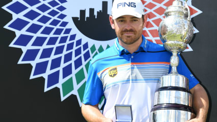 Louis Oosthuizen Louis Oosthuizen errang bei der South African Open einen Heimsieg. Dabei halfen ihm Ping und ein Spritzer Titleist.     Equipment Modell   Ball Titleist Pro V1x (2017)   Driver Ping, G400 (10°)   Holz 3 Titleist TS3 (16,3°)   Eisen 3-9 Ping, Blueprint Forged   Pitching Wedge Ping, Blueprint Forged   Gap Wedge Ping, Glide Forged (50°)   Sand Wedge Ping, Glide Forged (56°)   Lob Wedge Ping, Glide Forged (60°)   Putter Ping PLD     (Foto: Getty)