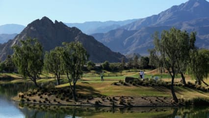 #9: Jack Nicklaus Private Course, PGA West
PGA West ist auch in diesem Jahr wieder Austragungsort der Humana Challenge, unter anderem auf dem Jack Nicklaus Private Course. Die 18 Loch von Golflegende Nicklaus erfreuen sich unter einigen seiner jüngeren Kollegen allerdings keiner allzu großen Beliebtheit: "Ein klassischer Jack aus den 90er Jahren: Zuviel Schnickschnack, zuviel gewollt." Andere sind diplomatischer: "Jack's Design ist aufreibend ohne dabei besonders lang zu sein." (Foto: Getty)