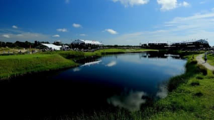 #9: The Ocean Course, USA
Teuer zu stehen kommen auch die 18 Loch auf dem Ocean Course auf Kiawah Island, immerhin 360 US-Dollar pro Person (ca. 289 Euro) kostet das Spiel am Wochenende.
(Foto: Getty)