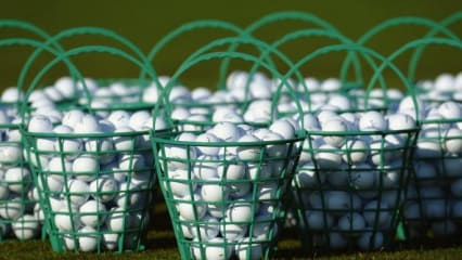 Weniger ist mehr Das Warm-Up auf der Driving Range ist unglaublich wichtig. Jedoch wenn es vor dem Turnier auf der Range mal nicht ganz so rund läuft, sollten Sie sich nicht einen Bällekorb nach dem anderen ziehen in der Hoffnung, dass mit dem nächsten Korb alles besser wird. Weniger ist in diesem Fall mehr. (Foto: Getty)