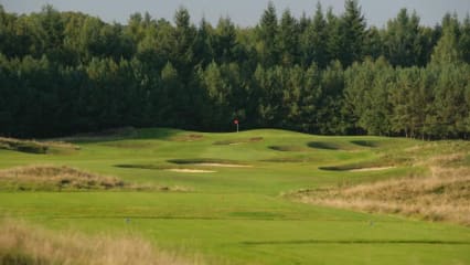 Deutschland: Sporting Club Berlin
Die Region Berlin-Brandenburg und die Lage des Faldo Course vermittelt jedem Golfer ein Gefühl, auf schottischen Boden zu stehen. Es gibt nur sehr wenige ebene Lagen auf dem Platz, weshalb er als einer der anspruchsvollsten Golfplätze Deutschlands gilt.(Foto: Getty)