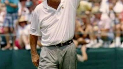 Ernie Els erinnert sich an Palmer Ernie Els postet dieses Foto von Arnold Palmer und drückt damit aus, dass er sich geehrt fühlt, diese Woche bei dem Einladungsturnier mit vielen weiteren Stars aufteen zu dürfen und gemeinsam an der Legende zu gedenken. (Foto: Twitter @TheBig_Easy)