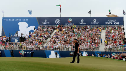 Henrik Stenson kurz nach seinem Eagle Putt am Loch 18 auf dem Earth-Kurs. (Foto: Getty Images)