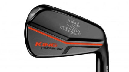 Cobra KING Forged CB/MB - Für Designliebhaber 
Die von Cobra Golf entwickelten KING Forged CB/MB Combo Eisen sind speziell für Tourspieler und für Amateure bis zu einem Handicap von -3 geeignet. Mithilfe eines fünf-stufigen Schmiedeprozesses wird das Design sowie die Form präziser und so ist die Streuung in den Schlägen geringer. In Zusammenarbeit mit dem Cobra Golf Markenbotschafter und PGA-Tour-Spieler Rickie Fowler ist es gelungen, die Materialstruktur und das Gewicht zu minimieren und zu verbessern. Dadurch verspricht der Hersteller ein Optimum an Gefühl und Design. Ein  sogenanntes “Wolframgewicht” in der Schlägerspitze positioniert den Schwerpunkt direkt hinter der Treffzone und soll so für zielgenaue und weitere Schläge sorgen. Beim Forged Combo Satz sind die langen und mittleren Eisen mit Cavity Backs (das Gewicht liegt an der unteren Hälfte des Schlägerkopfes) ausgestattet, kurze Eisen und Wedges haben Muscle Backs (das Gewicht ist gleichmäßig am Schläger verteilt). Der Eisensatz ist ab Mitte Oktober im Handel erhältlich und kostet 1099 Euro.(Foto: Cobra Golf)