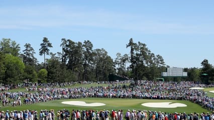 Die Sonne lacht zum AbschlussBei bestem Wetter startet das 81. Masters Tournament in den Finaltag. Kein Wunder, dass sich wieder große Zuschauermassen auf dem Gelände des Augusta National bewegen, um den Kampf um das Grüne Jackett live mitzuerleben.(Foto: Getty)