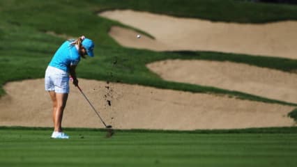 Paula Creamer überwindet die Fairway-Bunker der siebten Bahn. Für das Major wurde der Platz völlig umgebaut. (Foto: Getty)