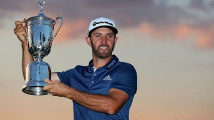 Erster Majorsieg für Dustin JohnsonTrotz aller Wiedrigkeiten setzte sich Dustin Johnson beim Finale der US Open 2016 durch und holt sich seinen ersten Majortitel. Trotz Strafschlag konnte er am Ende die Trophäe in die Höhe recken.(Foto: Getty)