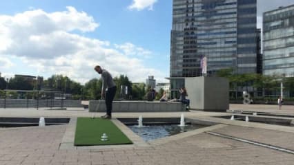 Warum nicht auch mitten in der Stadt üben? Mit diesem coolen Gadget kein Problem. (Foto: Golf Post)