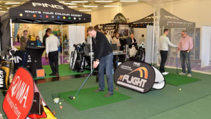 Auf der 600 m² Indoor Driving Range kamen Schläger von Marken wie Callaway, Honma, PING, OnOff Golf, Walk Golf oder Mizuno beim Testspiel zum Einsatz. (Foto: Frank Fröhlinger)