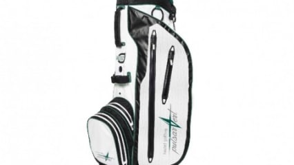 Das Bag wird mit Akkus beheizt und hält Ihre Schläger mindestens sechs Stunden lang warm. (Foto: Pulsarver)