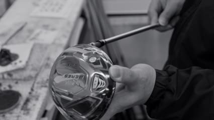 In der japanischen Stadt Sakata entstehen Golfschläger für höchste Qualitätsansprüche. Mit besonderer Sorgfalt und Konzentration arbeiten die Schlägerbaumeister von Honma, denn die Golfschlägerherstellung beruht auf einer langen und stolzen Handwerkstradition. (Foto: Honma)