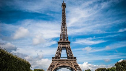 Frankreich Neben dem Eifelturm und dem Louvre dominiert in Frankreich natürlich der Wein, das Baguette und guter Käse. Diese anregenden und köstlichen Zerstreuungen lassen sich hervorragend mit der ein oder anderen Runde Golf verbinden.(Foto: pixabay.com)