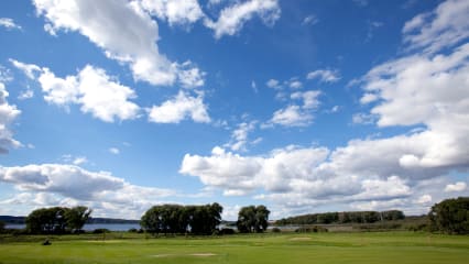 Erlebt ein herrliches Zusammenspiel aus Natur & Golf. (Foto: Landhotel Schloss Teschow)