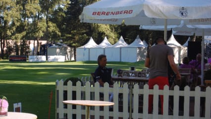 Für Bernhard Langer standen noch kurz vor dem ProAm am Donnerstag Pressetermine an. Dagegen...