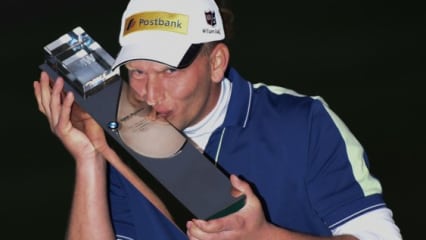 Sein Name wird in die Trophäe des BMW Masters eingraviert: Marcel Siem gewann das Turnier. Er behielt die Nerven in einem Playoff... (Foto: Getty)