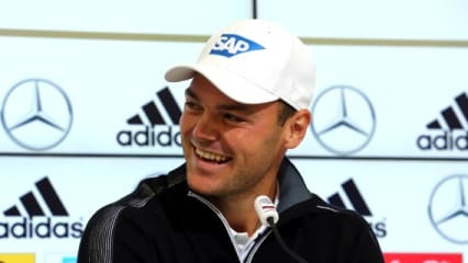 Martin Kaymer im Stakkato-Interview
Für seinen Sponsor Mercedes stand die deutsche Nummer Eins in einem Power-Interview Rede und Antwort. 23 präzise Fragen - 23 knackig kurze Antworten. Wir zeigen, was Kaymer geantwortet hat. Egal ob Lieblingsessen, bester Freund auf der Tour oder der größte Moment seiner Karriere... Hier gibt es die Ergebnisse.   (Foto: Getty Images)