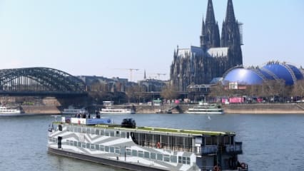 Die Fahrt ging vorbei an dem Wahrzeichen Kölns, dem Dom. (Foto: BMW)