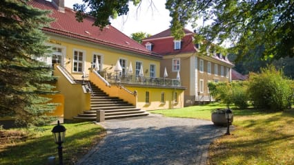 Liebevoll restauriert verfügt es heute über 72 Zimmer. (Foto: Parkhotel Schloss Meisdorf)