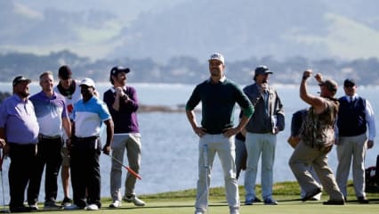 Pebble Beach: Das Stelldichein der Stars Das AT&T Pebble Beach steht nicht nur für einen atemberaubenden Golfplatz, sondern vor allem auch für jede Menge golfende Promis. Denn egal ob Comedians, Schauspieler, Sportstars oder Musiker, sie alle geben dem Turnier seine eigene Note und präsentieren sich hautnah ihren Fans. Allen voran Bill Murray verbindet man mit Pebble Beach wie keinen anderen. Ansonsten dürfen sich die Zuschauer, neben zahlreichen anderen Stars, auf ein Multitalent, eine Eishockeylegende und eine Frau, die bereits in Augusta für Aufsehen gesorgt hat, freuen.  (Text: Yannick Beyss, Foto: Getty)