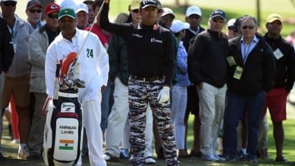 Lahiri mit Sondereinsatz Martin Kaymers Flightpartner Anirban Lahiri verwechselte heute wohl den Golfplatz mit dem Truppenübungsplatz. Bei drei über Par beendete der Inder den Tag und wird morgen höchstens noch Schadenbegrenzung betreiben bei insgesamt acht über Par. (Foto: Getty)