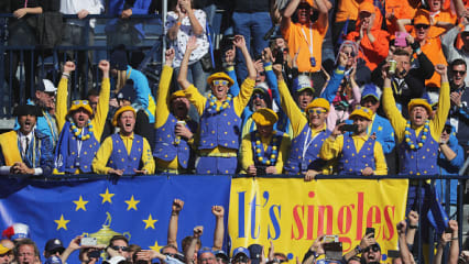 Die besten Bilder der finalen MatchesDie europäischen Fans zeigten in Paris, wie Begeisterung aussieht, während das Banner begeistert die Singles ankündigt.(Foto: Getty)