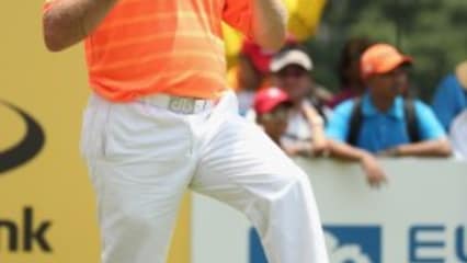 Da nahm Lee Westwood sogar ab und an die Sonnenbrille ab um zu schauen, wo der Ball hinfliegt. Hat sich gelohnt: Nach dem Moving Day liegt er mit -14 in Führung. (Foto: Getty)