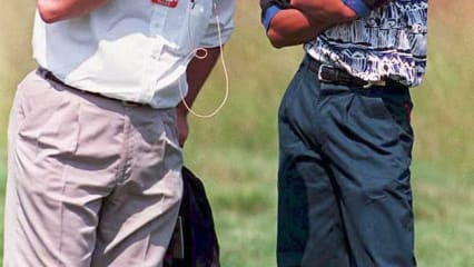 1995: Handgelenksverletzung 1995 feiert Tiger sein Debüt bei der US Open. In der zweiten Runde tritt der damals 19-Jährige wegen einer Handgelenksverletzung zurück. (Foto: Getty)