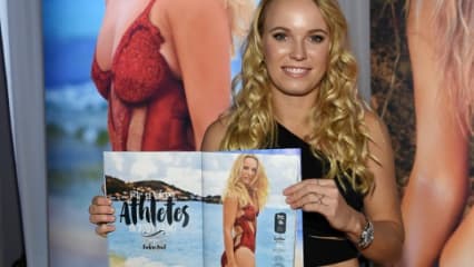 Caroline Wozniacki und Lindsey Vonn in der "SI Swimsuit" In den USA wird ein wahrer Hype darum gemacht, welche prominenten Sportlerinnen für die Swimsuit-Ausgabe der "Sports Illustrated" posieren dürfen. Seit 1964 erscheint die Ausgabe immer Ende Januar und hat seither schon viele bekannte Namen hervorgebracht, so unter anderem auch Heidi Klum, die 1998 das Cover zierte und daraufhin den Durchbruch als Model in den USA schaffte. Dieses Jahr sind gleich zwei bekannte Gesichter aus dem Umfeld der Golfszene in der Swimsuit. Caroline Wozniacki und Lindey Vonn - Ex-Partnerinnen von Rory McIlroy und Tiger Woods - zeigen sich hüllenlos als lebendes "Kunstwerk", lediglich in Bodypaintings gekleidet. (Foto: Getty)