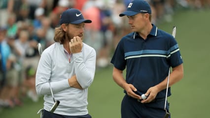 Ryder-Cup-Held #2 vs. Augusta-Ambivalent Am Finaltag zwar nicht mehr im Titelrennen aber dennoch gemeinsam bzw. gegeneinander um Plätze kämpfend, waren Tommy Fleetwood und Jordan Spieth unterwegs. Dabei beratschlagten sich der englische Ryder-Cup-Held von 2018 und der Masters Champion von 2015 immer wieder auf der Runde und fragten sich wohl das eine oder andere Mal, warum es nicht zum Kampf um den Sieg reichte.(Foto: Getty)