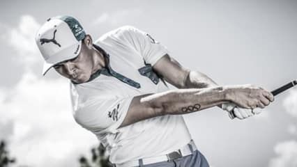 Masters 2017 - Die Outfits der Stars Nicht nur für die Spieler hat das Masters Tournament eine herausragende Bedeutung. Auch die Ausrüster wollen sich angemessen beim ersten Major-Turnier des Jahres präsentieren. Wenig verwunderlich also, dass sich die Kleidungshersteller auch dieses Jahr wieder einiges haben einfallen lassen. Die Outfits der Stars gibt es in dieser Fotostrecke zu sehen.(Foto: Twitter/@PUMAGolf)