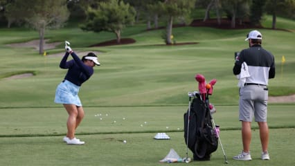 Golfproette Lilia Vu im Golftraining auf der Driving Range. (Foto: Getty)