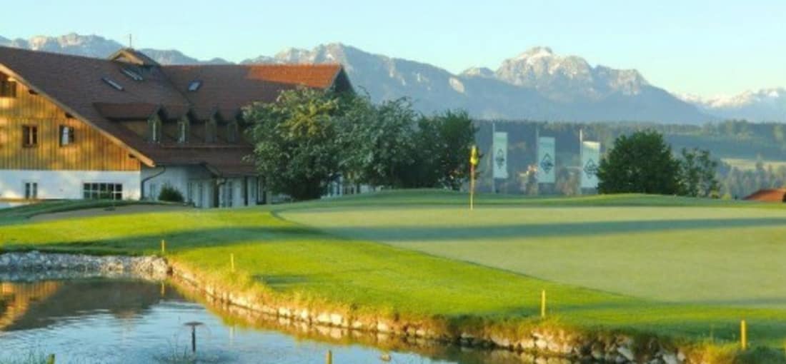 <h2>Auf der Gsteig</h2>
Hier genießen Golfer neben dem Spiel eine wunderschöne Aussicht (Foto: s.schöttl).